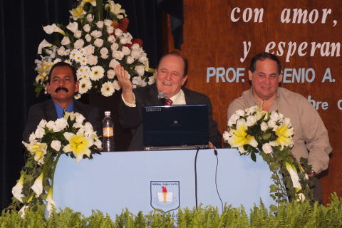 Conferencia de Historia de Sabinas Hidalgo en aniversario de la Normal